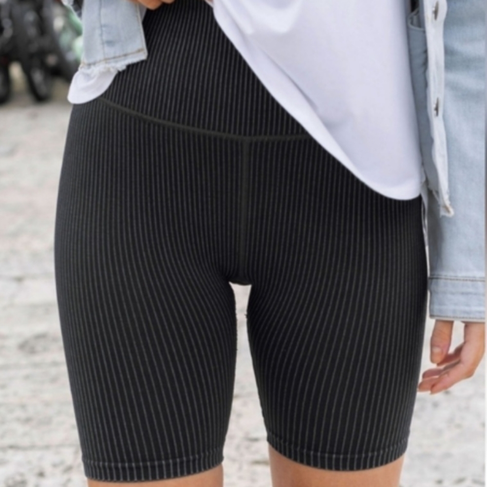 Grace & Lace Perfect Fit Biker Shorts in Washed Charcoal--NWOT! - Picture 5 of 8